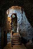 Tivoli, villa Gregoriana, particolare dei ruderi della villa di Manlio Vopisco.